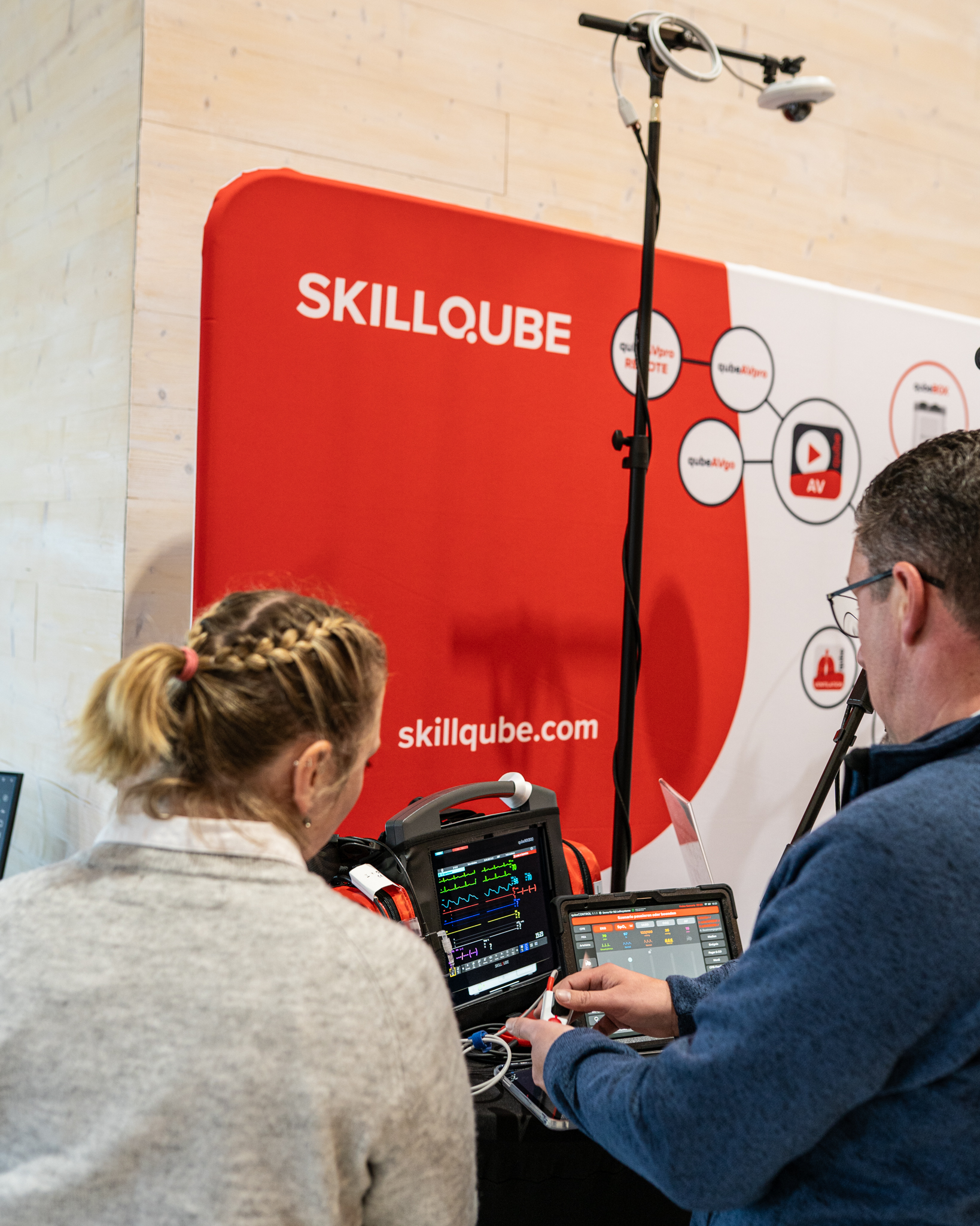 SKILLQUBE Stand